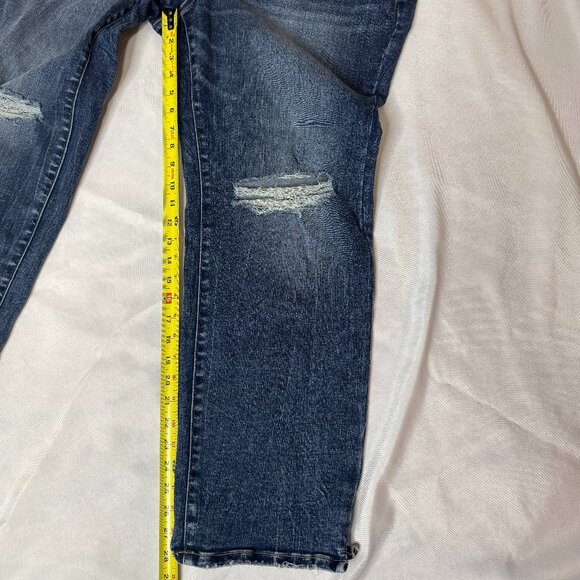 Lane Bryant High rise Pull on Straight fit Jean Size 20S Medium wash distressed - Picture 9 of 9